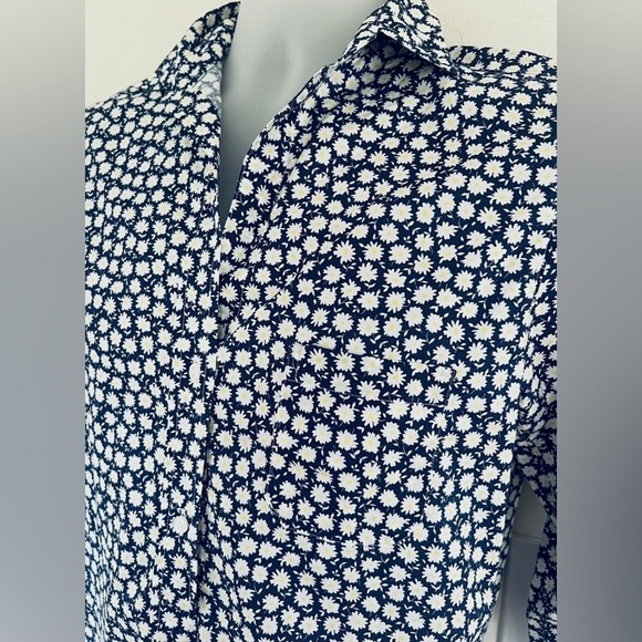 ANTHROPOLOGIE Blue and White Long Sleeve Button Down Shirt with Notched Collar - Picture 6 of 10